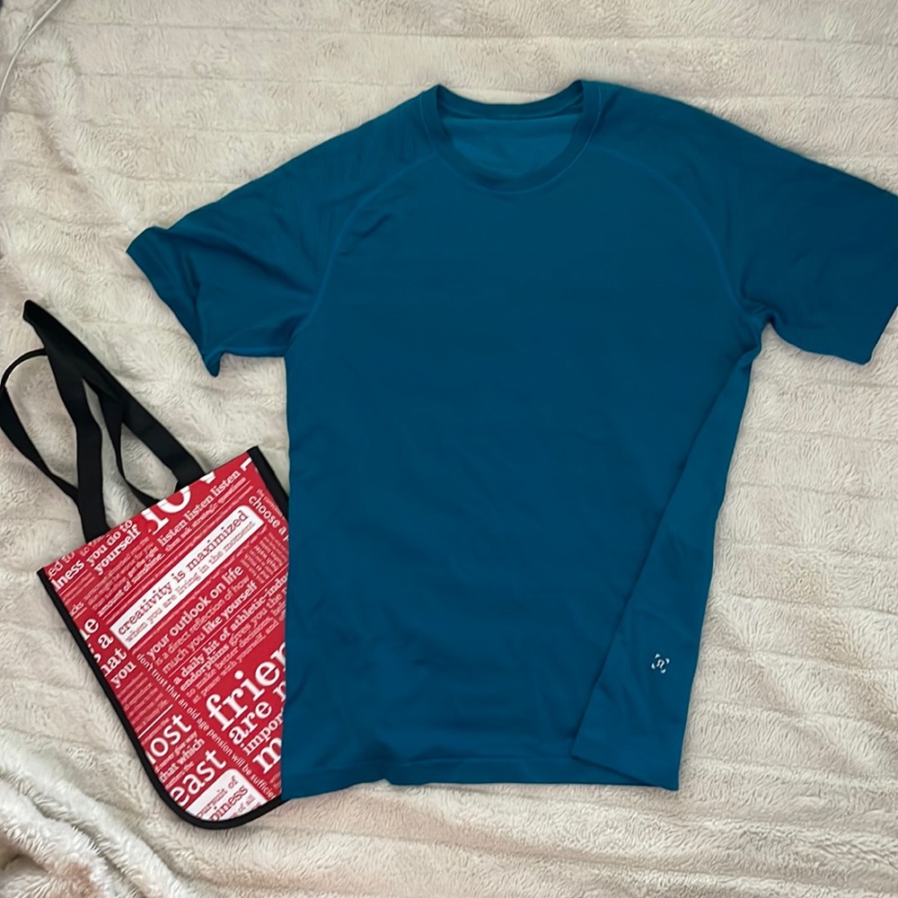 Lululemon men’s metal vent tech short sleeve